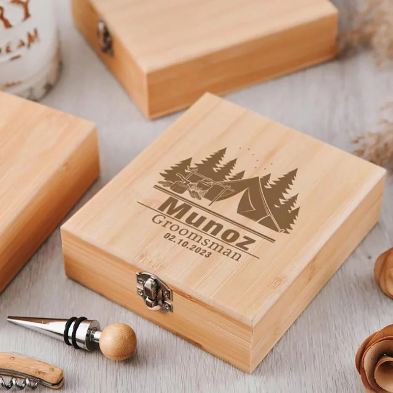 Coffret sommelier bois personnalisable gravure laser 4 éléments tire-bouchon verseur stop-goutte cadeau amateur vin bourgogne bordeau durable - lebois-eco.com