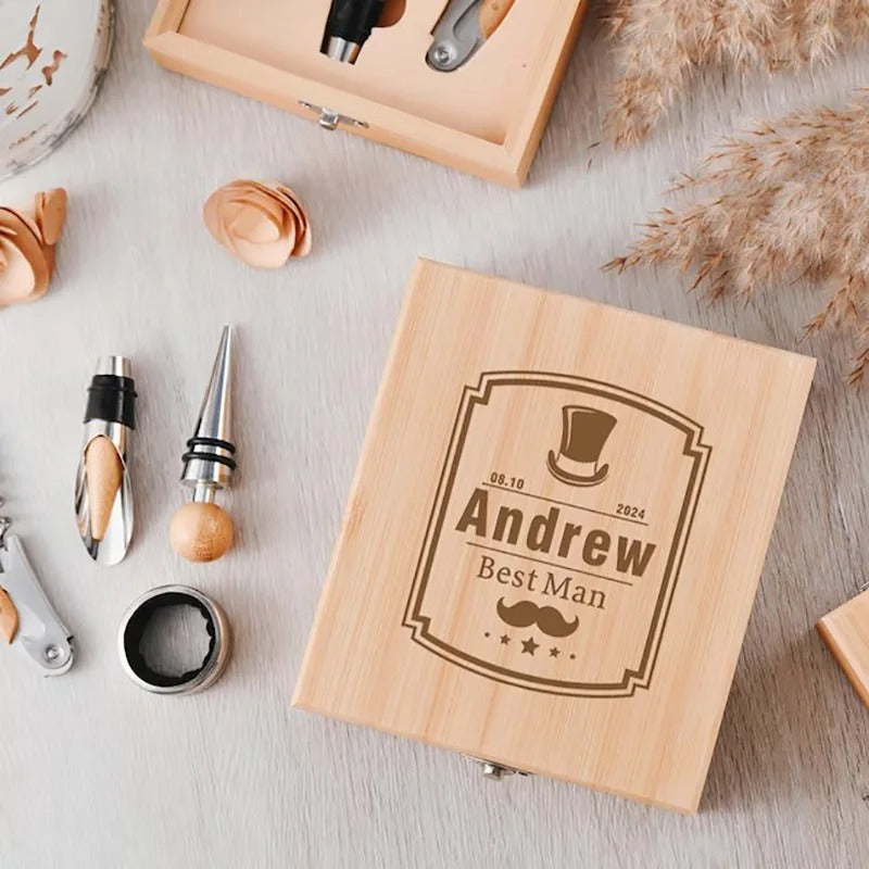 Coffret sommelier bois personnalisable gravure laser 4 éléments tire-bouchon verseur stop-goutte cadeau amateur vin bourgogne bordeau durable - lebois-eco.com