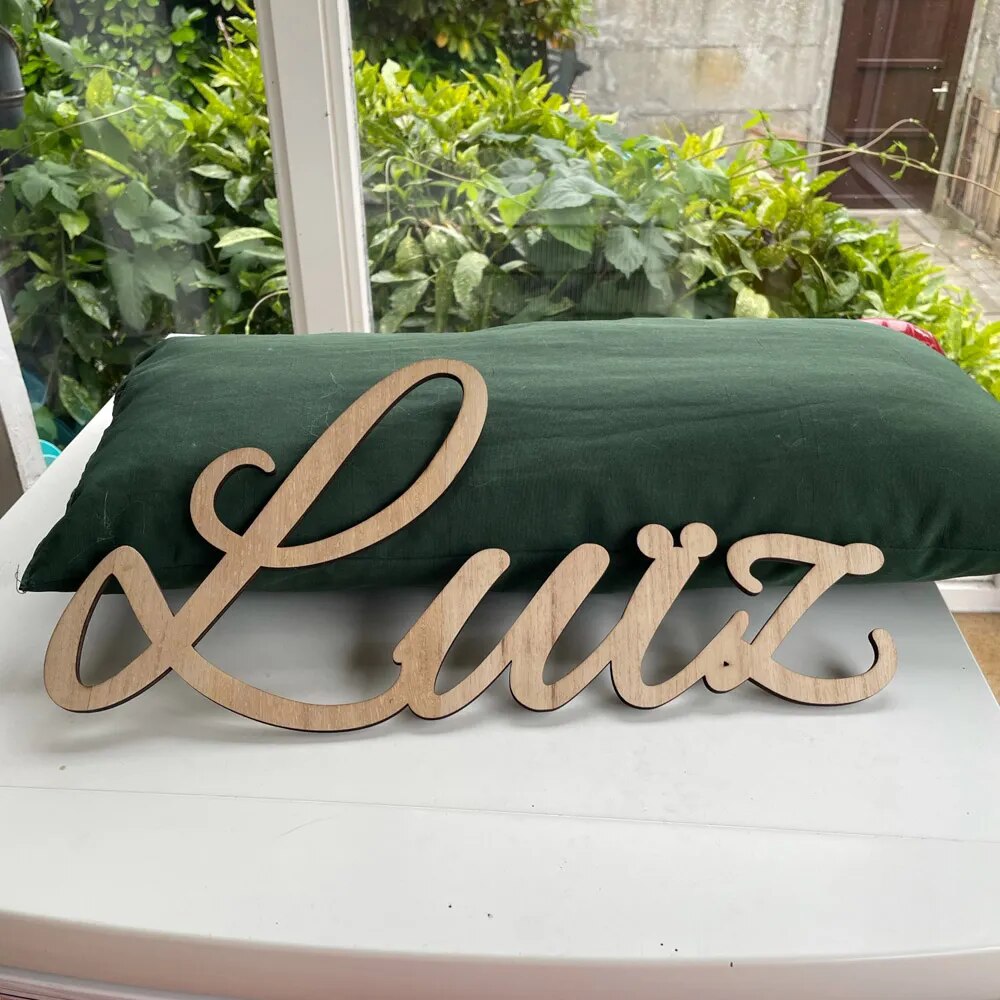 Logo bois personnalisable nom prénom découpe laser custom chambre enfant entreprise cadeau noël mariage art déco écologique renouvelable durable - lebois-eco.com