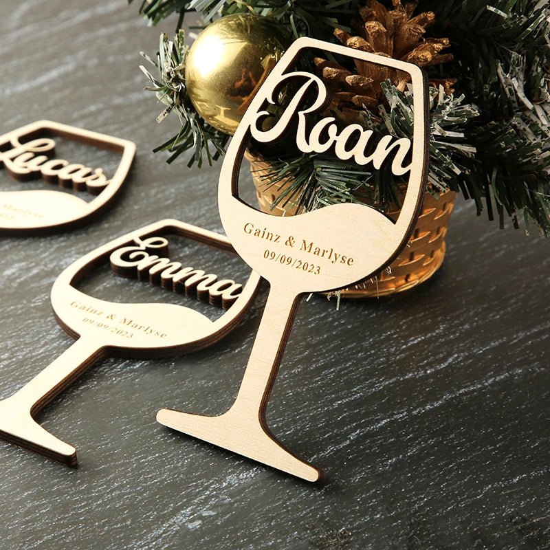 Marque place porte nom de table en bois personnalisable custom en forme de verre à vin décoration tables événement réceptions fêtes mariages anniversaires durable écologique - lebois-eco.com