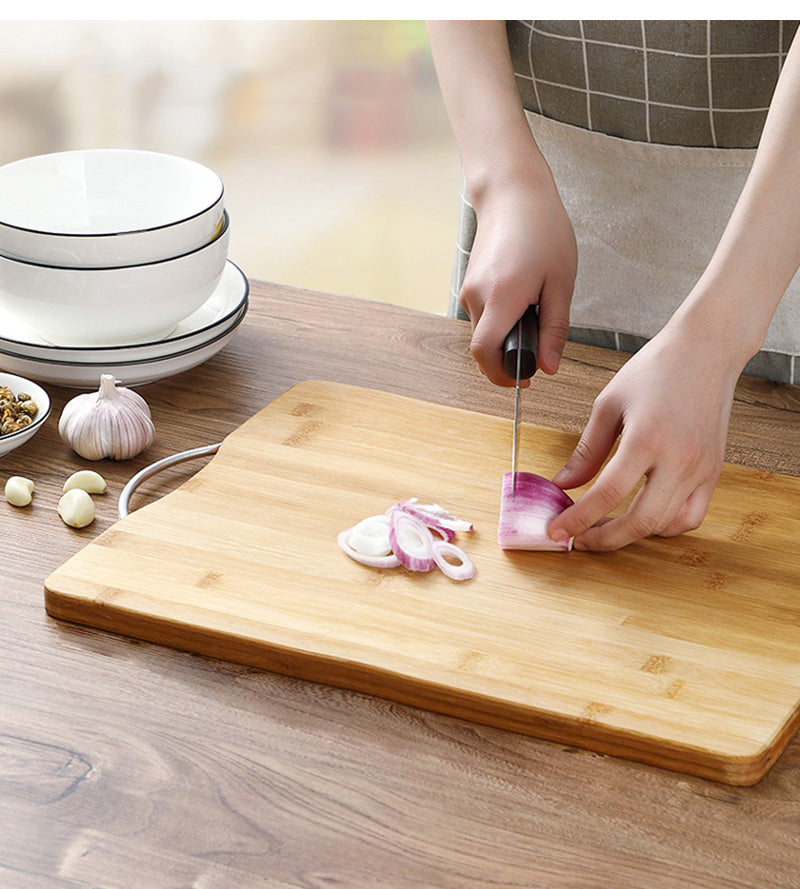 Planche à découper trancher bois bambou poignée cuisine viande pizza couteau émincé barbecue été plancha apéritif découpe boucher préparation mijoter renouvelable environnement écologique - lebois-eco.com