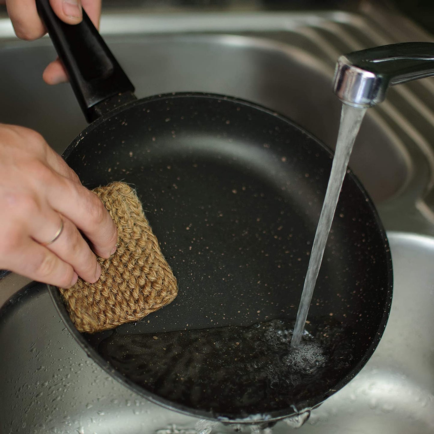 Éponge vaiselle récurer nettoyage réutilisable lavable chanvre naturel machine cuisine couteau fourchette assiette évier biodégradable sans rayure écologique responsable renouvelable environnement - lebois-eco.com
