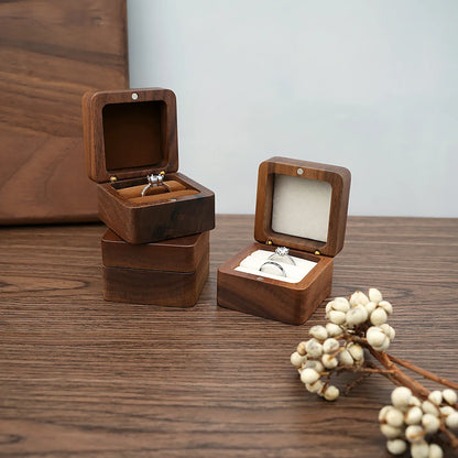 Boîte alliance bague mariage fiançaille bois personnalisable custom gravure laser bijou cadeau demoiselle honneur évènement durable unique - lebois-eco.com