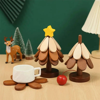 Table de Noël décorée avec sous-tasses en bois – ambiance chaleureuse et festive