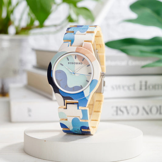 Montre en bois avec motifs peints à la main – design naturel et artistique
