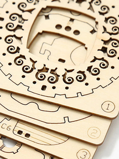 Pièces en bois de la maquette dirigeable à assembler
