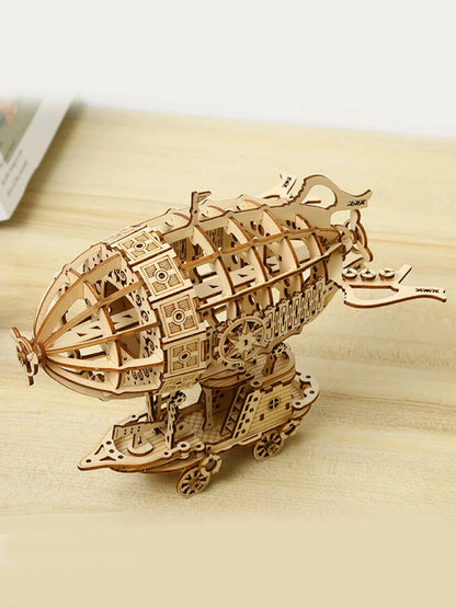 Maquette dirigeable en bois vue latérale