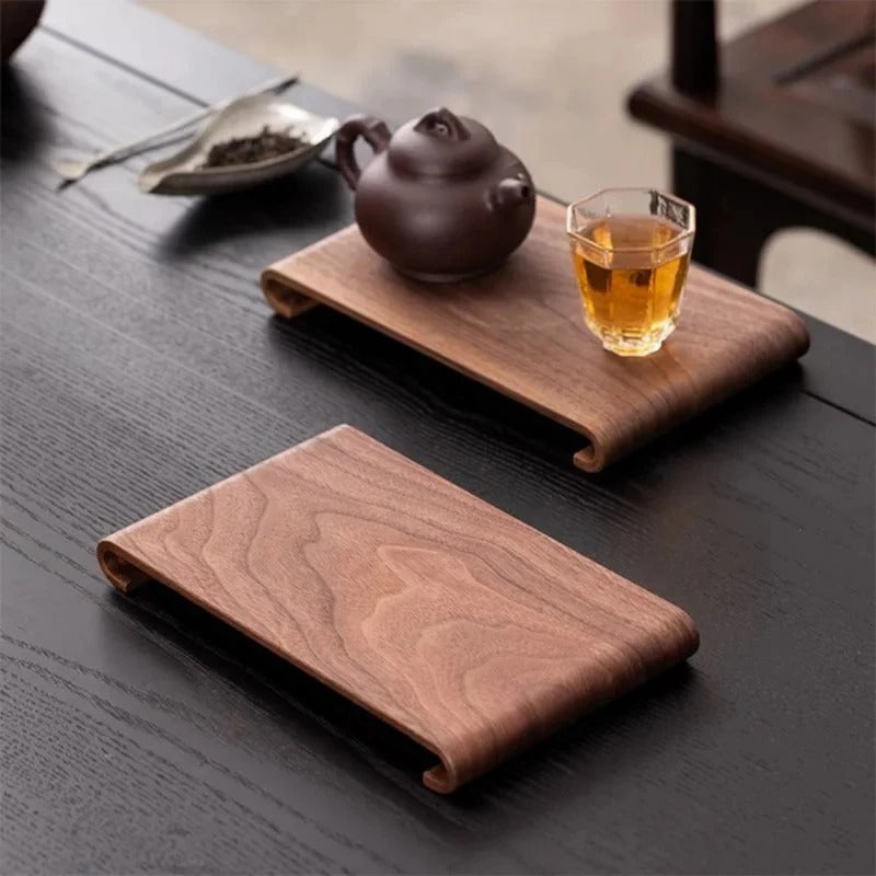 Plateau à thé en bois naturel au design élégant