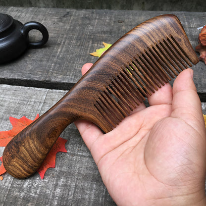 Peigne bois de Santal antibactérien hypoallergénique haute qualité rétro soin cheveux cuir chevelu pellicule coiffeur coupe hygiène environnement écologique renouvelable responsable - lebois-eco.com